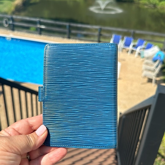 LOUIS VUITTON BLUE EPI LEATHER 6 RING AGENDA. UEC. - Picture 2 of 7